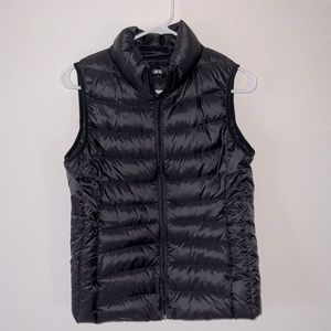 Uniqlo black women’s light weight vest